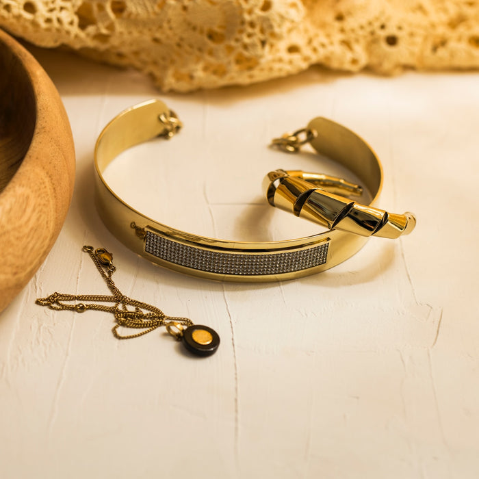 How to Add the Perfect Bracelet to Any Outfit: A Guide to Accessorizing with Different Styles and Looks