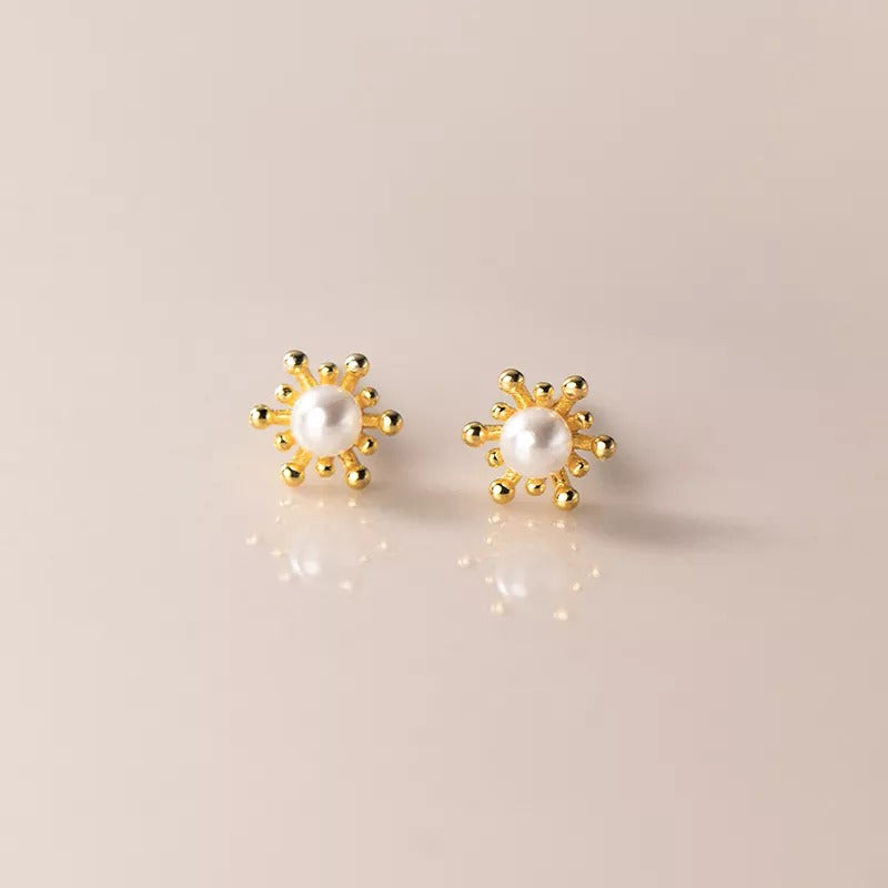 ANYCO Fashion Earrings Gold Cute Snowflake Synthetic Pearl Small Stud Earrings Chic Teen Piercing Jewelry for Women