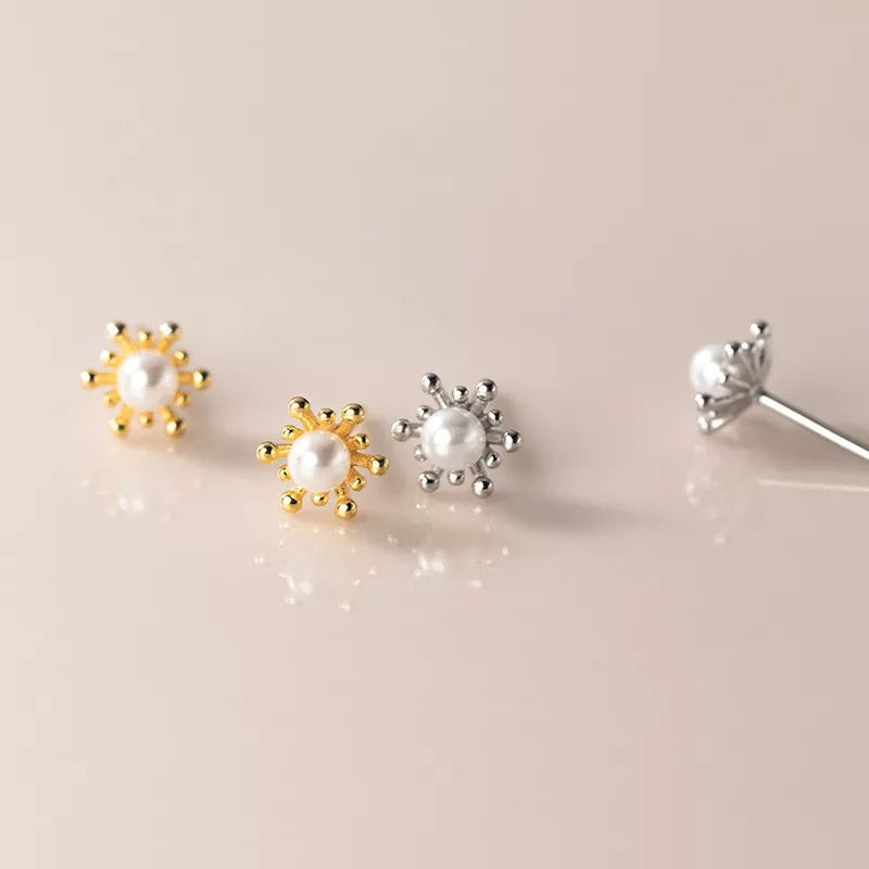 ANYCO Fashion Earrings Gold Cute Snowflake Synthetic Pearl Small Stud Earrings Chic Teen Piercing Jewelry for Women