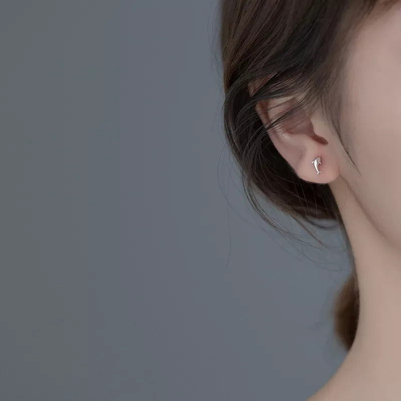 ANYCO Fashion Earrings 925 Sterling Silver Simple Glossy Gold Ocean Dolphin Stud for Women Cute Chic Party Piercing Jewelry