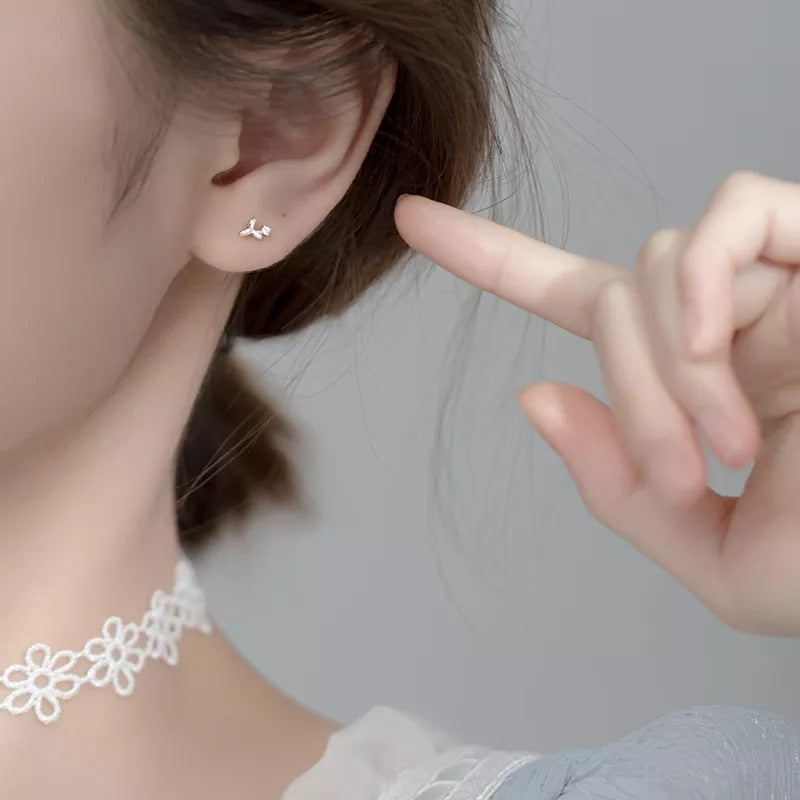 ANYCO Fashion Earrings Gold 925 Sterling Silver Simple Sweet Clover Shiny Zircon Small Stud Teen Chic Ear Bone Piercing Women Jewelry
